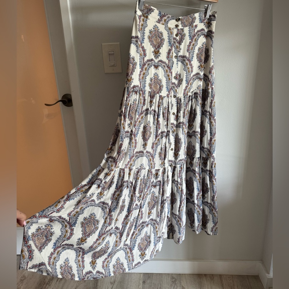 H&M Cream & Floral Paisley Print Boho Festival Long Tiered Flowy Maxi Skirt Sz 6 - Picture 5 of 9
